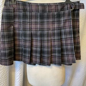 Guess pleated xl skirts